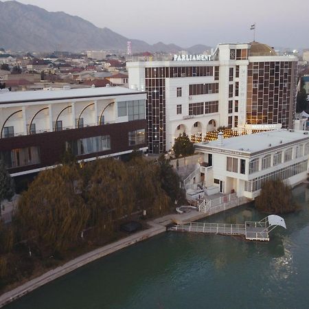 Parliament Palace Hotel คูห์จานด์ ภายนอก รูปภาพ