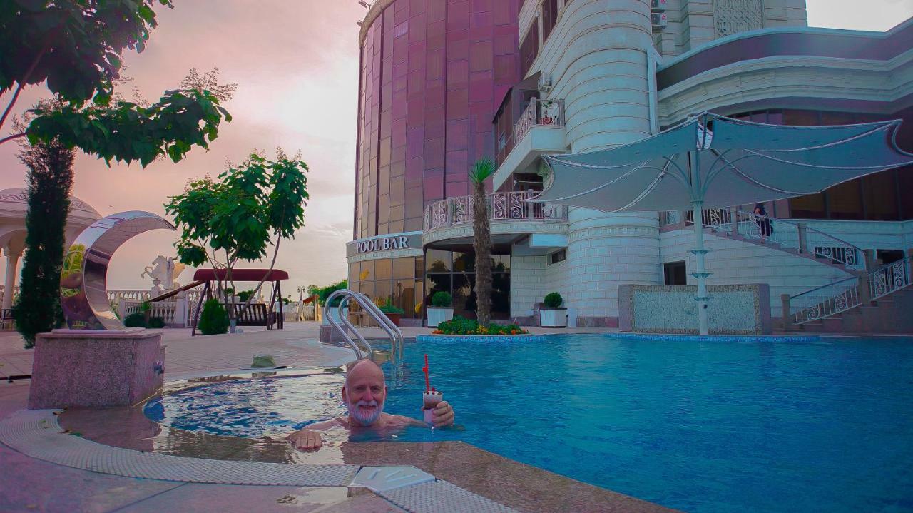 Parliament Palace Hotel คูห์จานด์ ภายนอก รูปภาพ