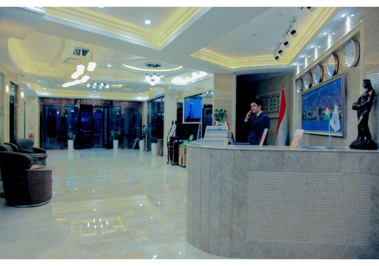 Parliament Palace Hotel คูห์จานด์ ภายนอก รูปภาพ